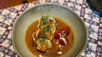 Tempe tersebut kemudian bisa diolah menjadi beragam hidangan lezat. Kamu bisa menikmatinya dengan mencampurkan ke dalam cumi dan dimasak gulai. Foto: detikFood/Yenny Mustika Sari