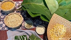 Cara Membuat Tempe Bungkus Daun yang Bisa Dicoba di Rumah