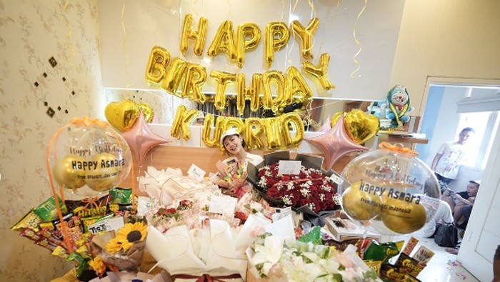 Happy Asmara merayakan ulang tahun (ultah) yang ke-24 pada Senin (10/7/2023). Netizen mendoakan Happy mendapatkan suami selevel Raffi Ahmad hingga Atta Halilintar.