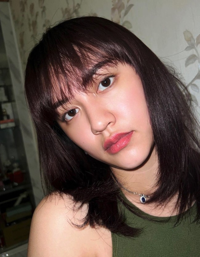 Beberapa netizen ikut berkomentar dengan menyemangati Happy Asmara. “Hep, aku ga kenal kamu siapa. Tapi apa yg dilakukan ke kamu itu sakit banget sih. Yg nemenin dari 0 lebih berhaga daripada orang yg ada ketika udah punya apa2. Tetep semangat,” tulis akun Instagram @ozilvi***. Foto: Instagram @happy_asmara77