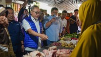 Mendag juga menyampaikan, harga ayam sudah mulai turun, dari Rp40.000/kg menjadi Rp38.000/kg. Sementara, harga telur ayam sudah mulai turun dari Rp32.000/kg menjadi Rp31.000/kg.