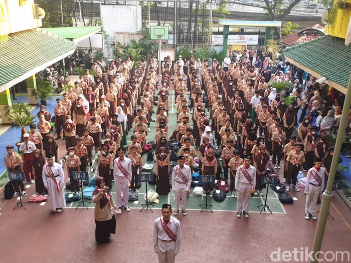 Hari pertama sekolah dan MPLS di SMP 43 Jakarta