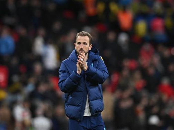 Englands striker Harry Kane applauds the fans following the UEFA Euro 2024 group C qualification football match between England and Ukraine at Wembley Stadium in London on March 26, 2023. (Photo by JUSTIN TALLIS / AFP)
