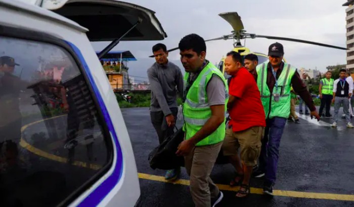 Helikopter wisata Manang Air jatuh di Gunung Everest