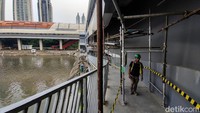 Di sini juta tersedia ramp untuk pesepeda melintas.  