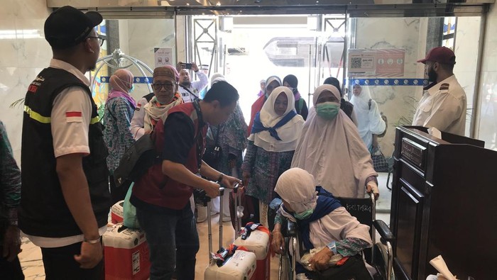 Jemaah haji kloter BPN 4 transit di hotel al-Azhar