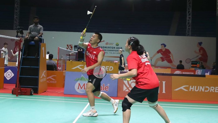 Ganda campuran Indonesia Jonathan Farrell Gosal/Priskila Venus Elsadai