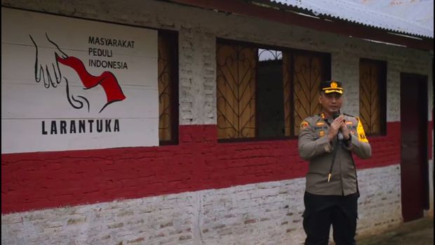 Kapolres Larantuka, AKBP I Gde Ngurah Joni, meresmikan Sekolah Balai Cerdas Tanamerah. Sekolah Balai Cerdas ini dikelola oleh Masyarakat Peduli Indonesia (MPI). (dok ist)