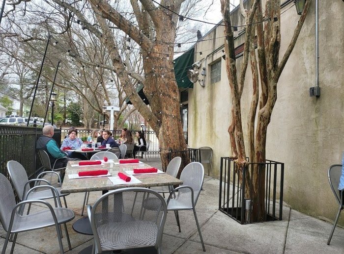 Keren! Restoran Mewah Ini Terinspirasi Lukisan Vincent Van Gogh Keren! Restoran Mewah Ini Terinspirasi Lukisan Vincent Van Gogh