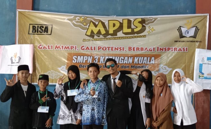 Kostum Mimpi salah satu kegiatan MPLS Menyenangkan yang dipraktikkan di SMPN 2 Katingan Kuala, Kalteng
