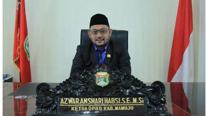 Partai NasDem mencopot Azwar Anshari Habsi dari kursi Ketua DPRD Kabupaten Mamuju, Sulawesi Barat (Sulbar).