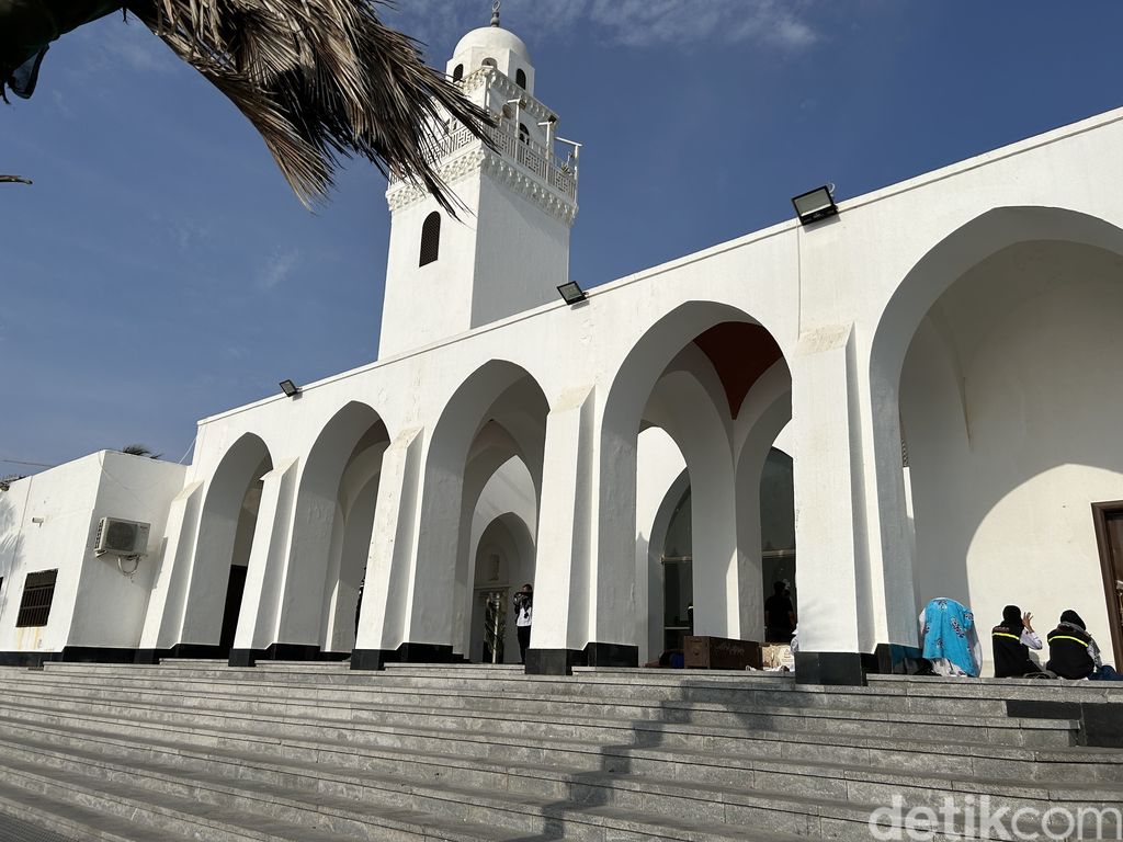 Masjid Pulau karya arsitek Mesir Abdel Wahed El-Wakil.