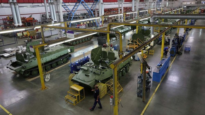 Russian Defence Minister Sergei Shoigu visits a plant as part of his inspection of defence industry enterprises, in the Republic of Tatarstan, Russia, in this image released July 11, 2023. Russian Defence Ministry/Handout via REUTERS ATTENTION EDITORS - THIS IMAGE WAS PROVIDED BY A THIRD PARTY. NO RESALES. NO ARCHIVES. MANDATORY CREDIT.