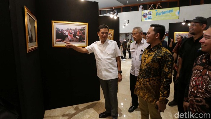 Melihat Pameran Foto Parlemen Pameran Foto Parlemen digelar di Gedung Nusantara, Kompleks Parlemen, Senayan, Jakarta, Rabu (12/7/2023). Yuk kita lihat.
