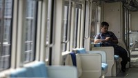 Sedangkan untuk tahap kedua akan dimulai pada 27 Juli sampai 15 Agustus 2023 dengan penumpang undangan yang berasal dari masyarakat umum. Masyarakat umum dapat mengikuti uji coba dengan mengisi link pendaftaran yang disediakan oleh pihak operator LRT Jabodebek.
