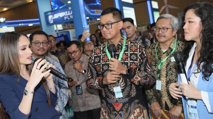 Pameran Indonesia EBTKE ConEx Tahun 2023 tengah digelar di ICE BSD, Tangerang. Pameran energi terbarukan ini dibuka oleh Menteri ESDM Arifin Tasrif.
