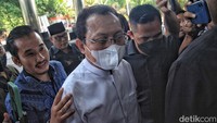 Hasbi menjadi salah satu orang yang telah ditetapkan sebagai tersangka dalam skandal suap penanganan perkara di MA. Hasbi diduga menerima aliran uang korupsi. Hasbi diduga menerima duit dari mantan komisaris anak usaha BUMN Dadan Tri Yudianto. KPK menduga Hasbi menerima uang miliaran rupiah.  