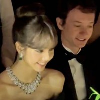 Mereka juga beberapa kali tertangkap kamera menghabiskan waktu bersama di Paris dan bahkan terlihat berada di ruang tunggu bandara privat di Los Angeles. Namun, keduanya tetap memilih bungkam soal hubungan tersebut. Belakangan, rumor putus semakin menguat setelah Frederic disebut tidak hadir dalam perayaan ulang tahun Lisa tahun ini. Spekulasi itu pun membuat banyak orang menyebut pewaris LVMH tersebut kembali menyandang status lajang. Foto: Instagram