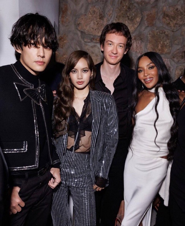 Kini penggemar menyorot momen Frederic Arnault merangkul bahu Lisa BLACKPINK di acara ulang tahun Naomi Campbell. Foto: Instagram