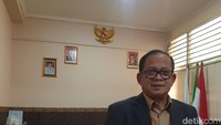 Kepala Sekolah SMAN 70 Jakarta, Sunaryo SPd MM menjelaskan pihaknya menerima 360 siswa baru tahun ajaran 2023/2024, terbanyak melalui jalur zonasi. Foto: Devita Savitri/detikEdu