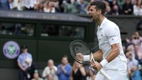 Djokovic akan menghadapi petenis Italia Jannik Sinner untuk memperebutkan satu tempat di final. AP/Kirsty Wigglesworth  