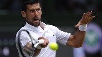 Petenis berusia 36 tahun yang memainkan pertandingan Grand Slam ke-400nya itu menegaskan bahwa dia menikmati menjadi petenis yang harus dikalahkan. REUTERS/Andrew Couldridge  