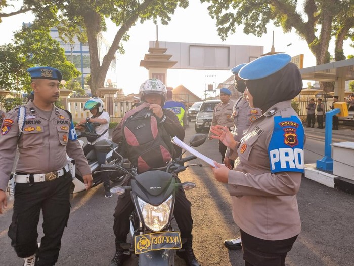 Tak Bawa Sim Stnk 10 Anggota Polda Jambi Terjaring Razia Patuh