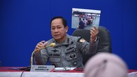 Kepala Bakamla RI Laksdya TNI Dr. Aan Kurnia menjelaskan proses KN. Pulau Marore - 322 yang sedang menjalankan operasi Jalanusa X telah melakukan penindakan terhadap dua kapal super tanker, yaitu MT. Arman 114 berbendera Iran dan MT. S Tinos berbendera Kamerun. Konferensi pers diselenggarakan di Mabes Bakamla RI, Selasa (11/7/2023). Kapal itu bermuatan minyak mentah atau light crude oil (LCO) sebanyak 272.569 metrik ton atau senilai Rp 4,6 triliun.