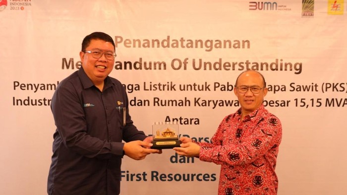 Penandatanganan MoU antara PLN dengan perusahaan kelapa sawit di Riau