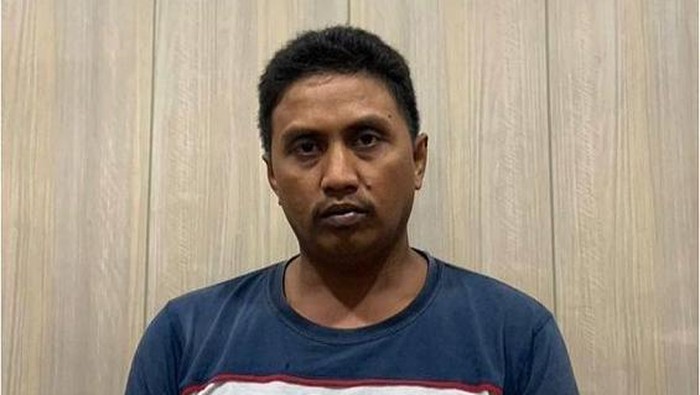 Pria live streaming onani di Facebook ditangkap.