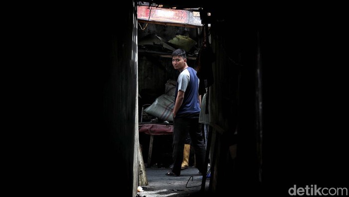 Potret Pemukiman Padat Penduduk yang Rawan Kebakaran Peristiwa kebakaran yang meludeskan puluhan rumah kerap terjadi di pemukiman padat penduduk di Jakarta. Warga pun dihimbau berhati-hati.