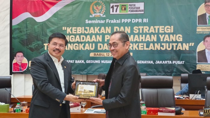 Anggota Komisi V DPR RI dari Partai Persatuan Pembangunan (PPP) Muh. Aras menyarankan pemerintah menyediakan perumahan terjangkau untuk generasi Z dan milenial.