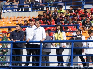 Jokowi Cek Stadion Si Jalak Harupat: Yang Tentukan Layak FIFA, Bukan Presiden