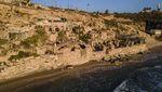 Pria Ini Bangun Rumah Gua di Tebing Batu Israel, Begini Bagian Dalamnya
