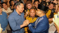 Adapun Anies juga mengunjungi Museum Rasulullah di Madinah, mendaki Jabal Nur dan napak tilas di Gua Hira. Selaini itu, Anies juga berziarah ke Makam Rasulullah SAW, ke Makam Al Mala di mana salah satunya juga berziarah ke Makam KH Maimoen Zubair, serta ke Makam Syuhada Perang Uhud.