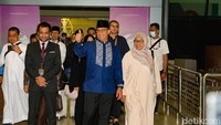 Anies Baswedan tiba di Terminal 3 Bandara Soekarno-Hatta, Tangerang, Rabu (12/7/2023) bersama keluarganya sepulang naik haji.