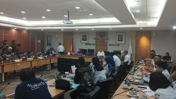 Rapat Kerja Komisi B DPRD DKI.