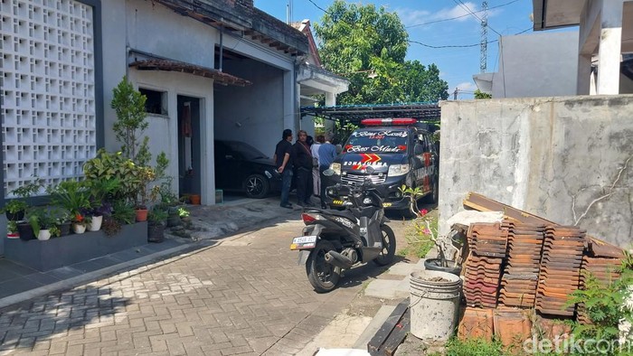 Rumah korban terseret ombak FK UB pantai Malang
