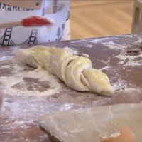 Di sini, anak-anak bebas berkreasi membuat makanan kesukaan. (Foto: YouTube/CBS)