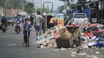 Iiih, Jorok! Sampah di Belakang Balkot Depok Luber ke Jalan