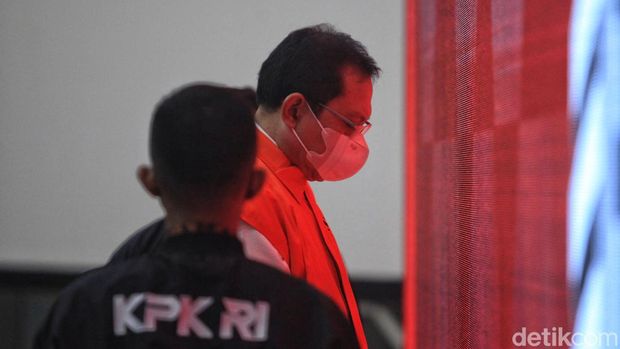 Sekretaris Mahkamah Agung (MA) Hasbi Hasan telah menjalani pemeriksaan sebagai tersangka dalam kasus suap penanganan perkara di MA. Hasbi kini ditahan KPK.