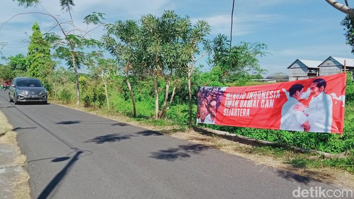 Spanduk Jokowi dan Prabowo di jalan wilayah Kabupaten Klaten.