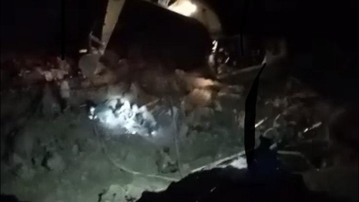 Tambang timah longsor tewaskan satu pekerja.