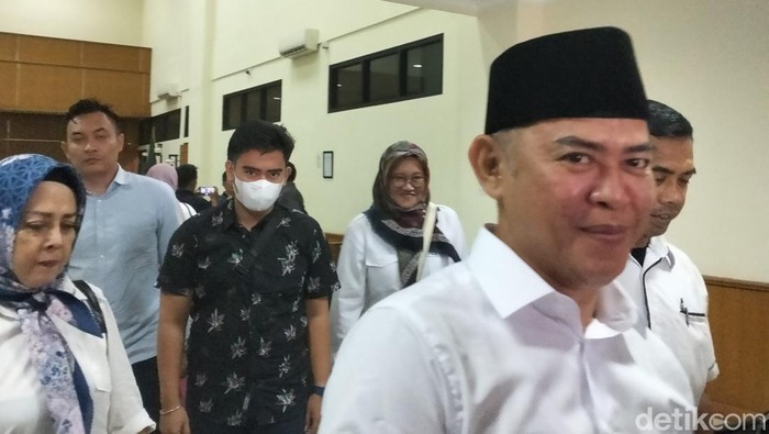 Terdakwa Kepala BPKAD Pemkab Serang Sarudin di Pengadilan Tipikor Serang (Foto: Bahtiar Rifa’i/Detikcom)