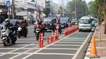 Tidak Hanya Motor, Mobil Juga Serobot Jalur Sepeda
