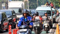Ada sejumlah ruas jalan di Jakarta yang memiliki jalur sepeda.  