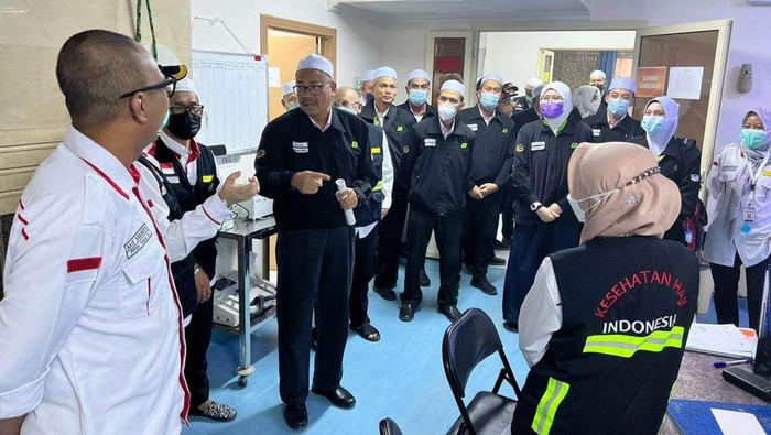 Pusat Perubatan Malaysia mendatangi Klinik Kesehatan Haji Indonesia (KKHI) di Madinah
