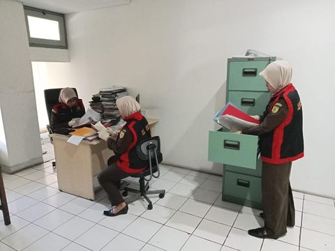 Tim penyidik Kejaksaan Tinggi (Kejati) DIY menggeledah Kantor Dinas Pertanahan dan Tata Ruang (Dispertaru) DIY, Rabu (12/7/2023).