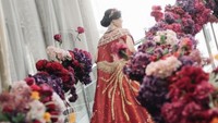 Tina Toon menggelar lamaran dengan nuansa serba merah khas Tionghoa. Foto: Instagram Tina Toon