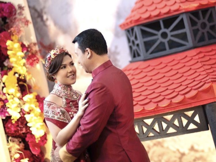 Tina Toon Lamaran, Ada Kue Cheongsam dan Sirup Merah di Acara Sangjit